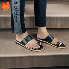 Stylish Black Genuine Leather Sandal Original Leather Men’s Flat Sandal with Toe Ring